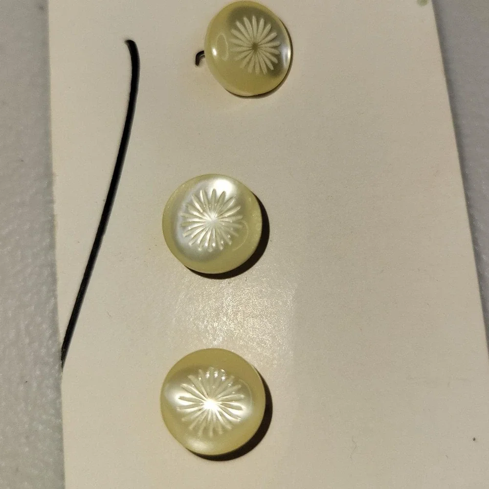 Vintage‎ Streamline Yellow Pearlized Starburst Buttons 11pc Lot